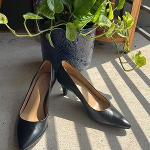 Naturalizer black pumps